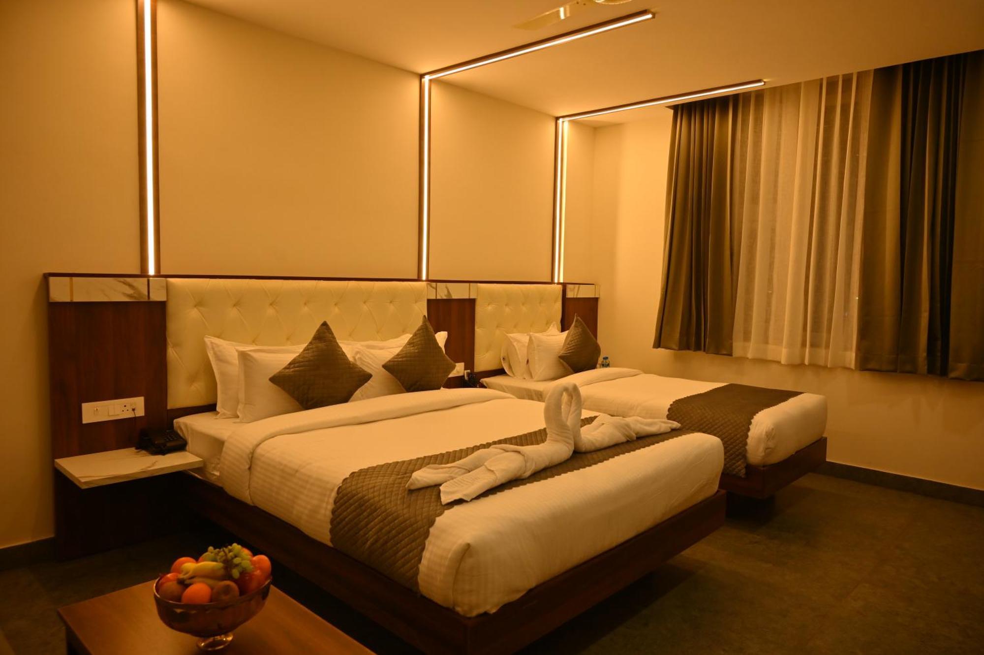 Hotel Shri Devi Comforts Inn Bhatkal Exterior photo
