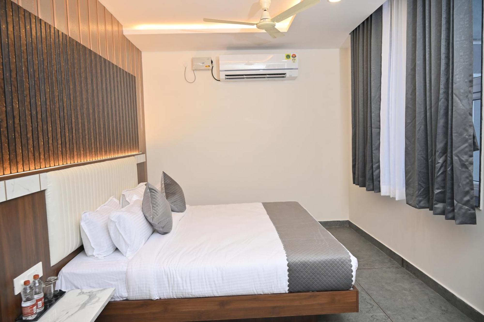 Hotel Shri Devi Comforts Inn Bhatkal Exterior photo